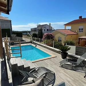  Apartment Two-bedroom With Own Private Pool Near The